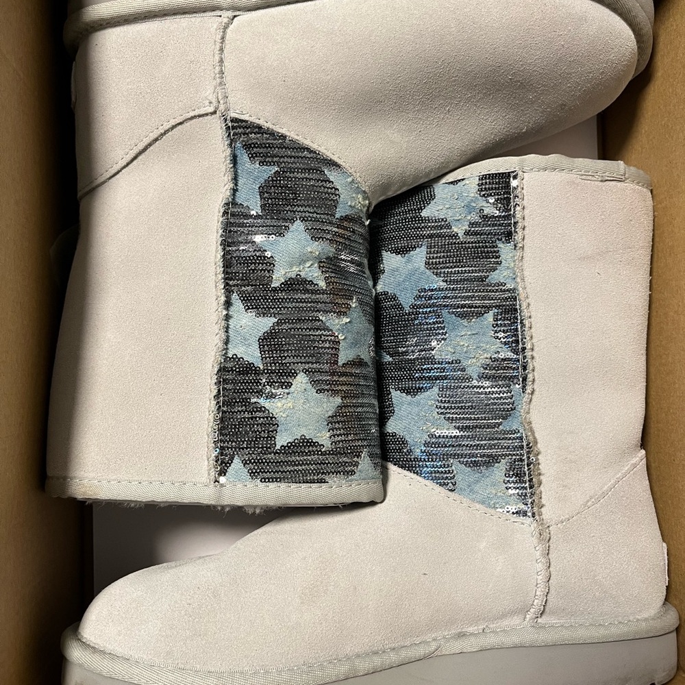 Women Ugg boots color grey with sequin stars in perfect shape